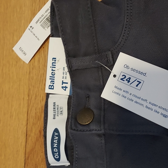 Old navy brand new pants - Picture 2 of 4
